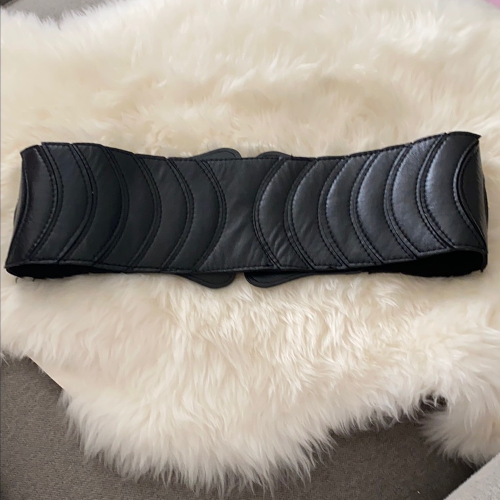 Bebe high waist 3 buckle belt - Picture 4 of 11